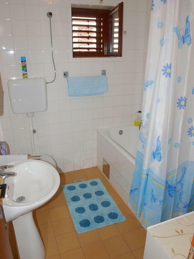 Apartments Mirja - 100M From The Beach & Parking Trogir Exterior foto