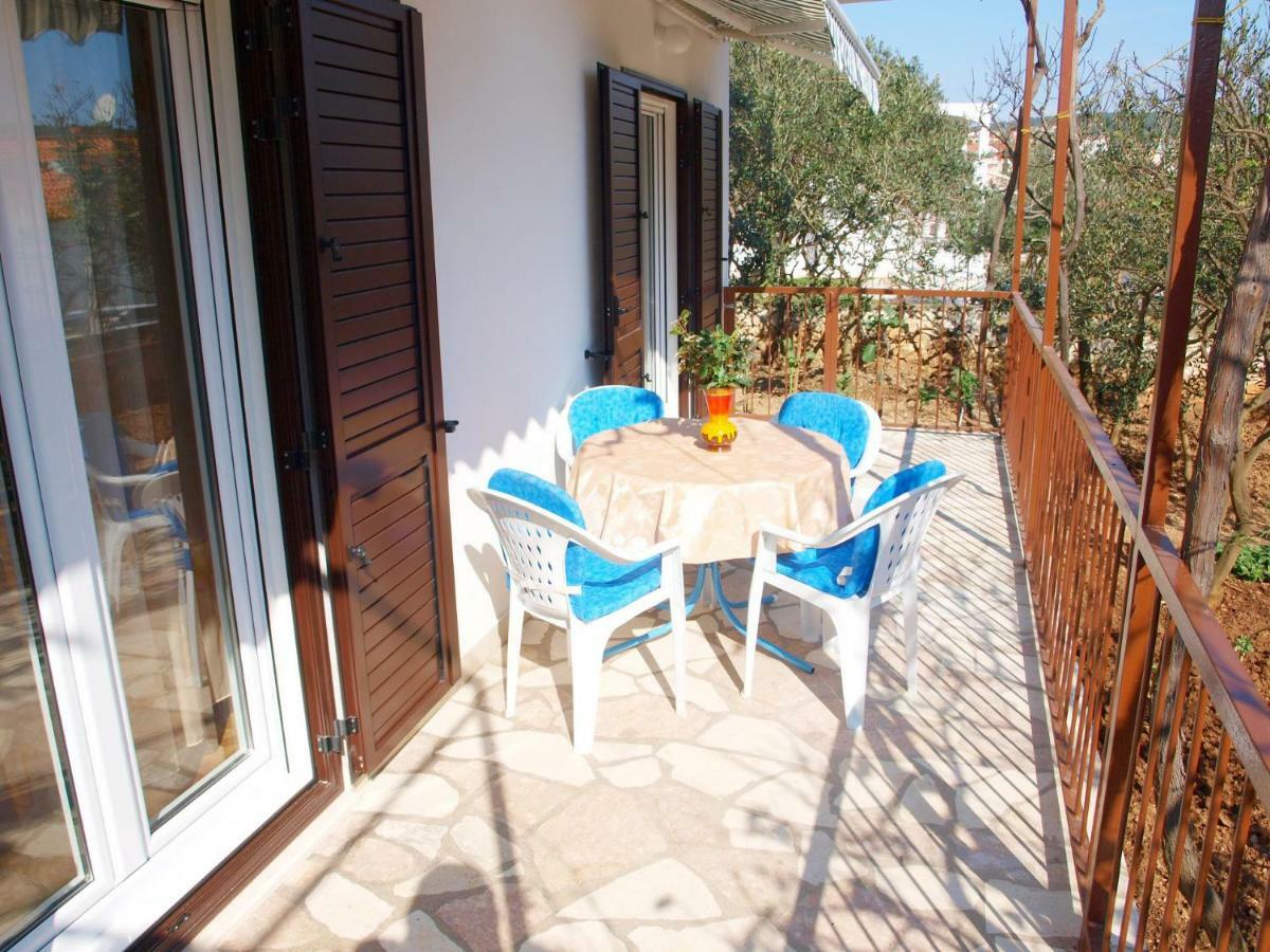 Apartments Mirja - 100M From The Beach & Parking Trogir Exterior foto